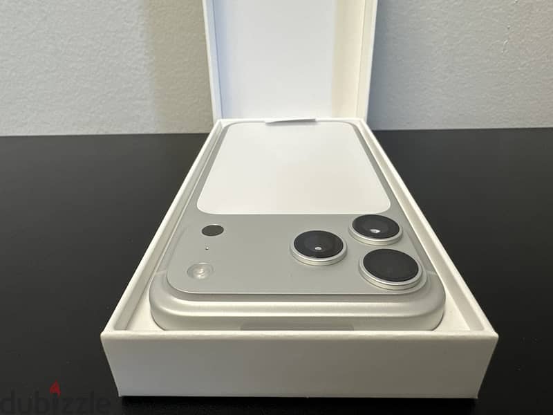 One Month Old  Apple iPhone 17 Pro Max 1TB 4