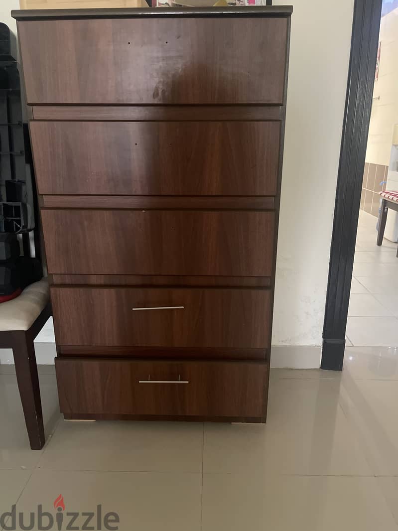 This includes full one bedroom set and only bed with side tables 3
