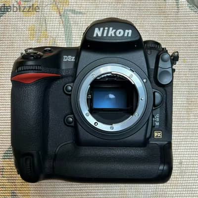 D3X 24.5MP Professional-grade Full-frame CMOS DSLR Camera