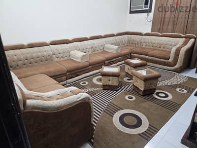 أنتريه مستعمل مع ٣ ترابيزة و سجادة   living room (sofa) set