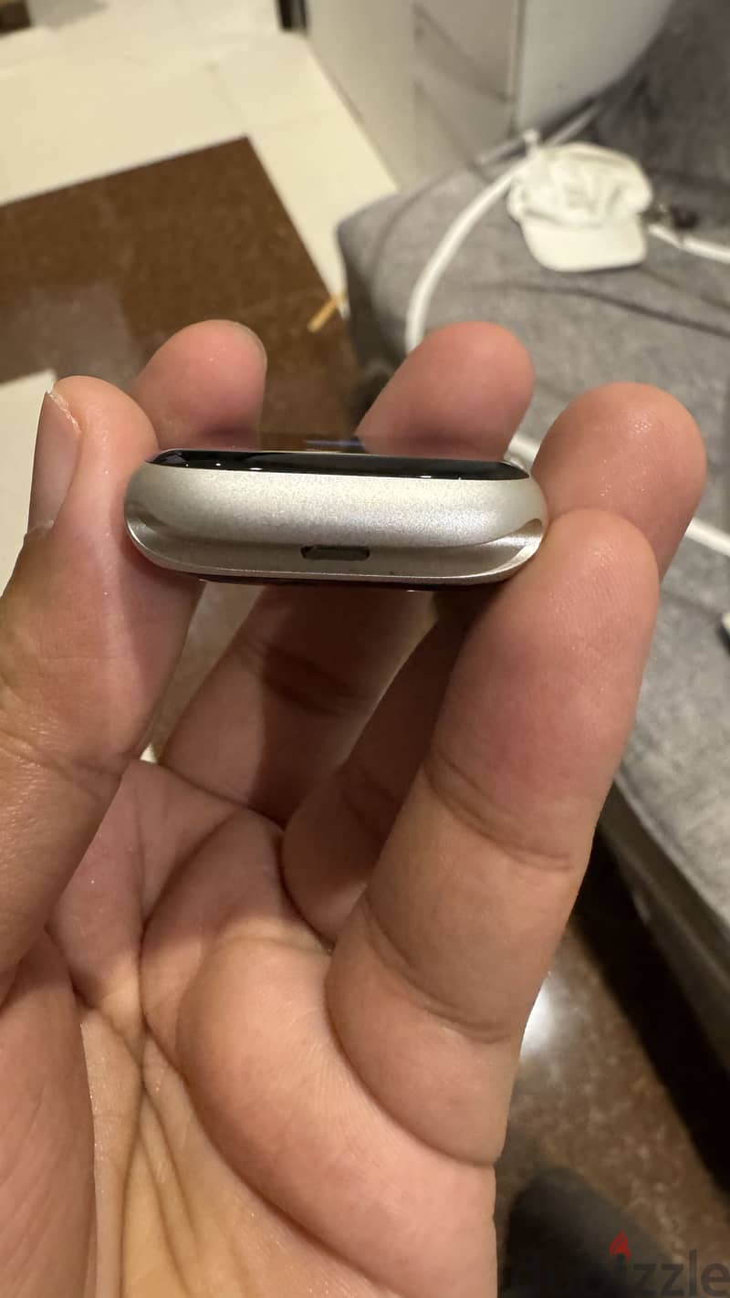 Apple Watch S8 41mm | 100 BH | With Charger , Bands , Protector 12