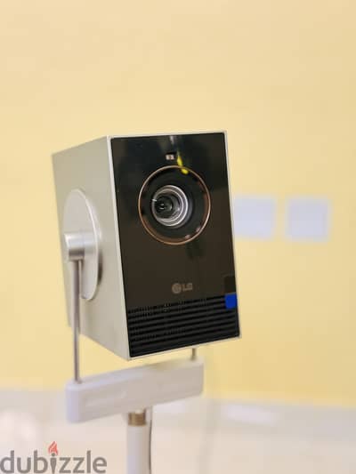 LG CineBeam Q 4K UHD Laser Projector – Excellent Condition