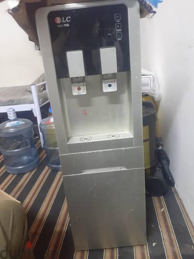 water dispenser hot and. cold water