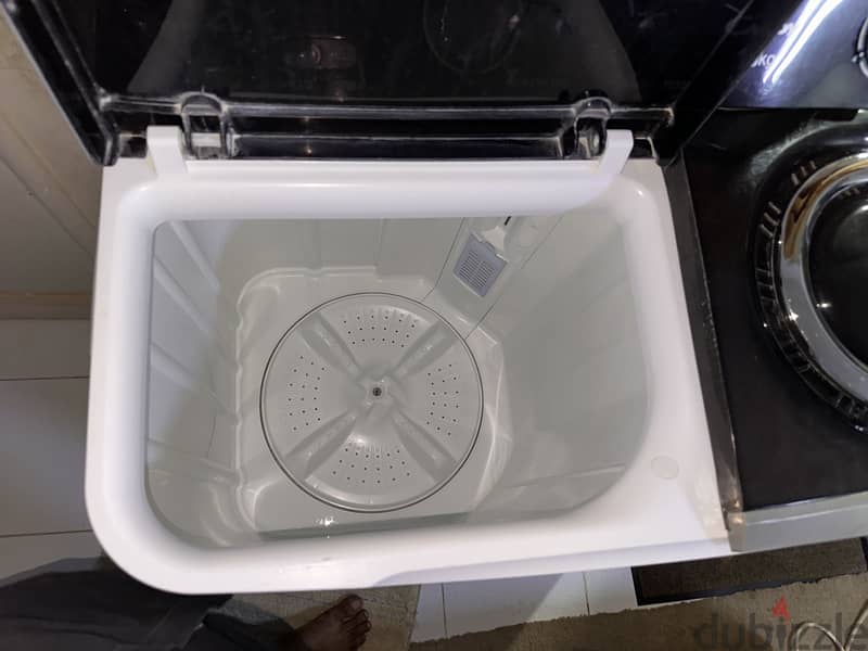 Like new washing machines all good condition 10kg urgent sell 7