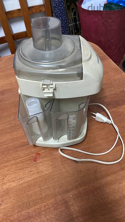 عصارة فواكهFruit Juicer