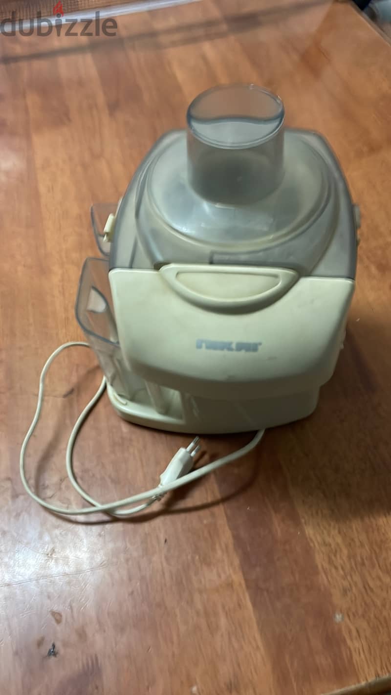 عصارة فواكهFruit Juicer 1
